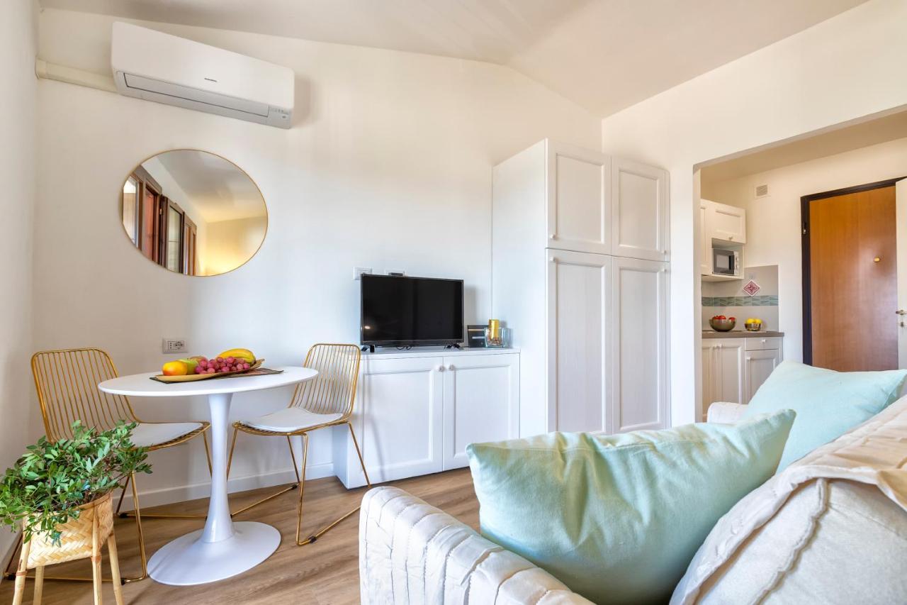 Top Floor Gulf View Apartment Olbia Kültér fotó
