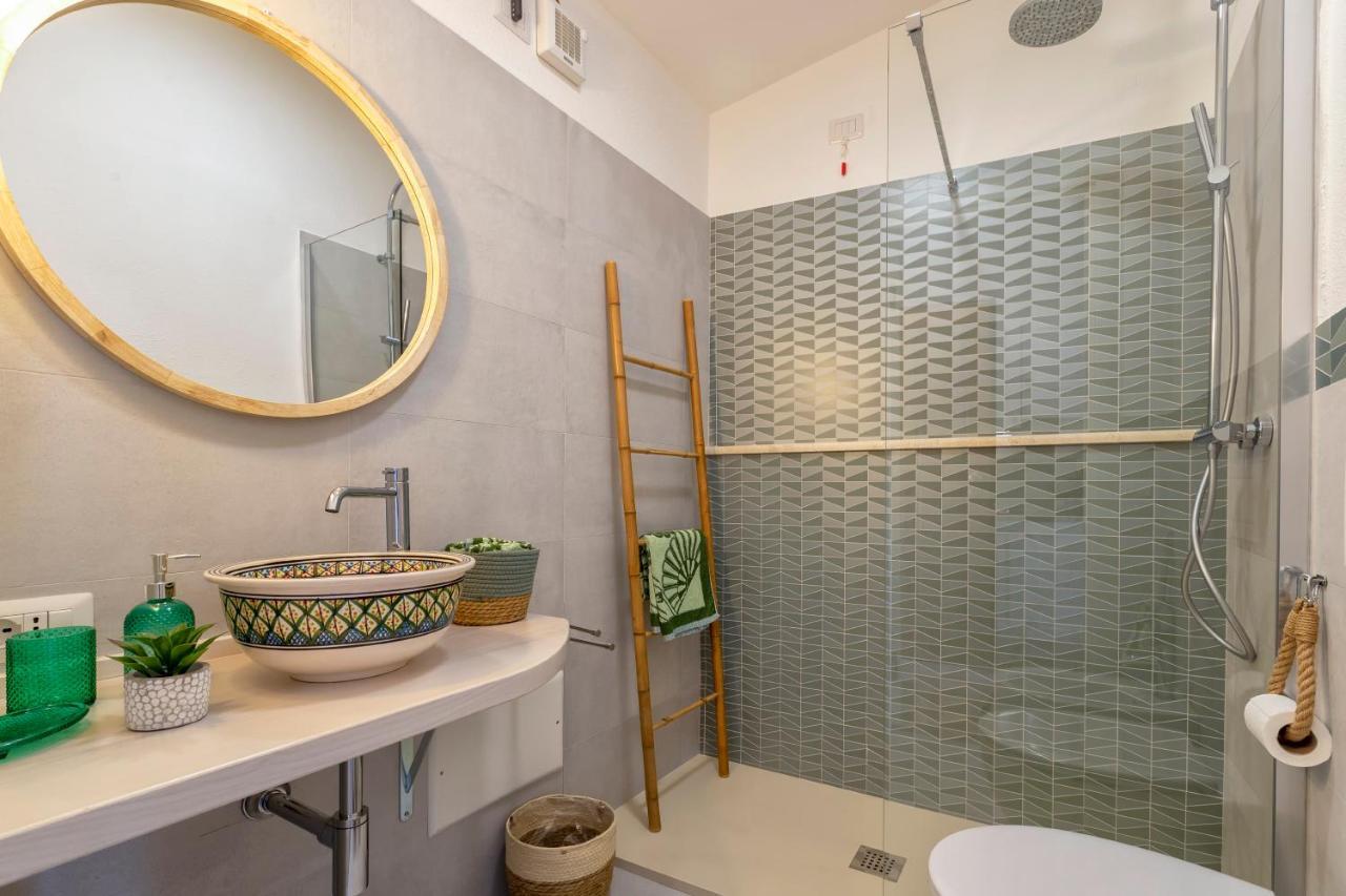 Top Floor Gulf View Apartment Olbia Kültér fotó